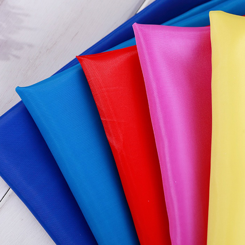 Fabrik Poliester Taffeta Dicelup Bernafas